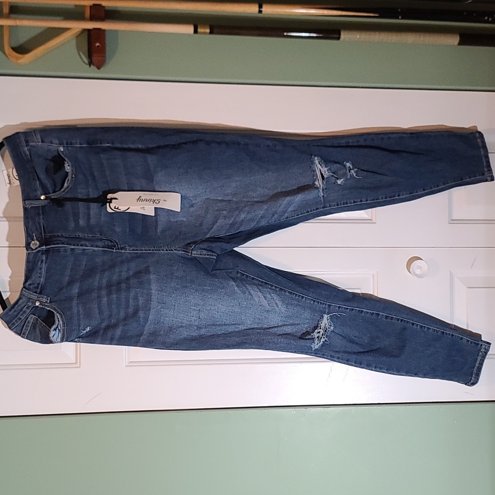 Fashion to figure distressed jeans size 18 The Skinny